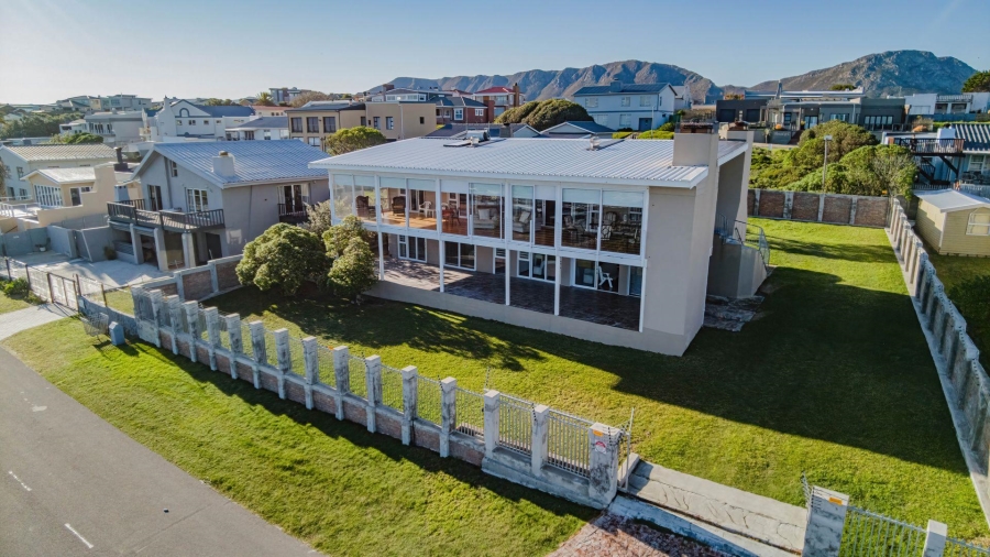 4 Bedroom Property for Sale in Perlemoenbaai Western Cape
